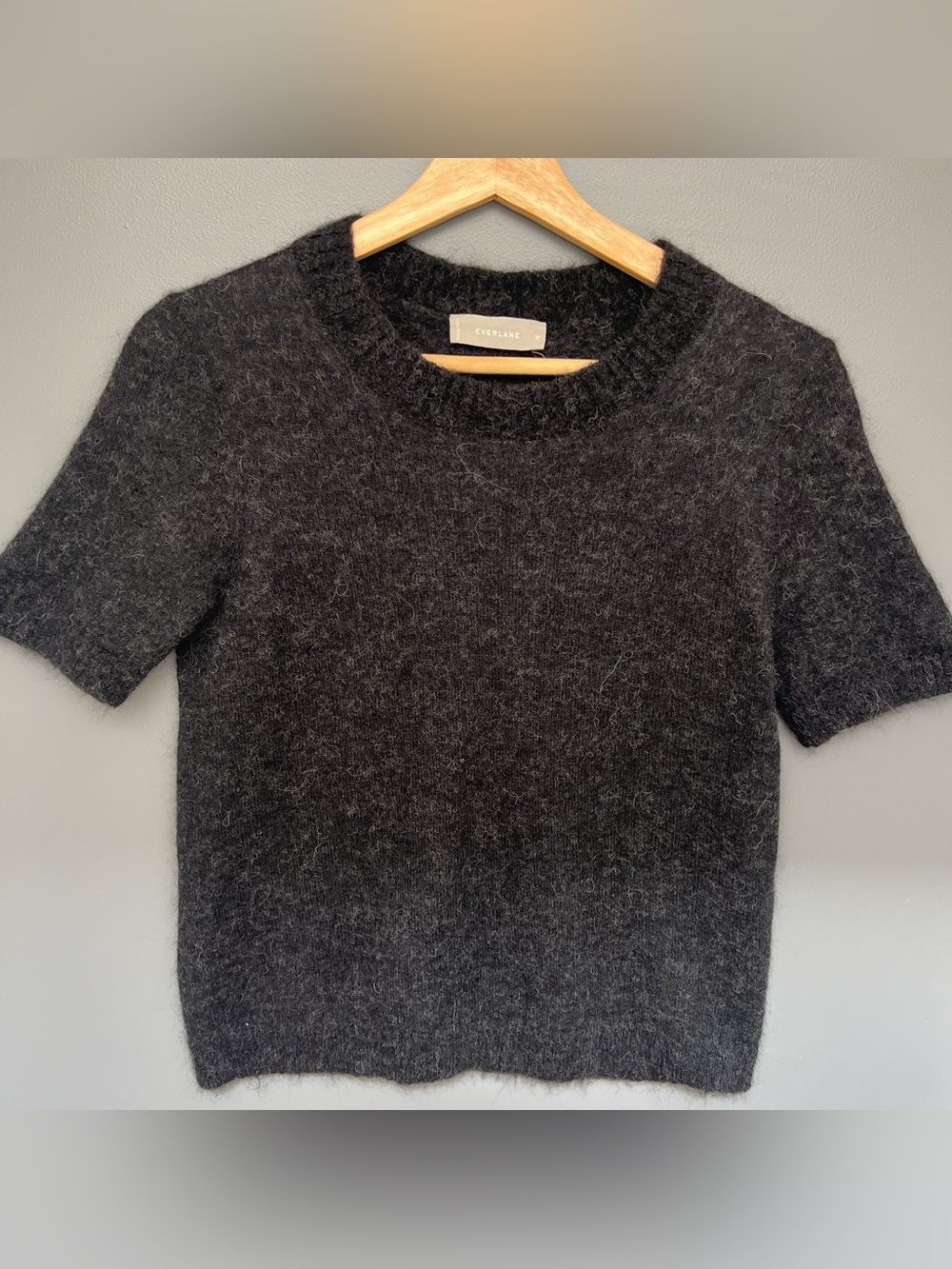 Everlane Women’s Cropped Charcoal Short-Sleeve Crewneck Sweater